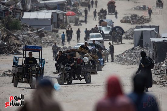 نازحون فلسطينيون يفرون من منازلهم في بلدة بيت لاهيا نازحون فلسطينيون يفرون من منازلهم في بلدة بيت لاهيا