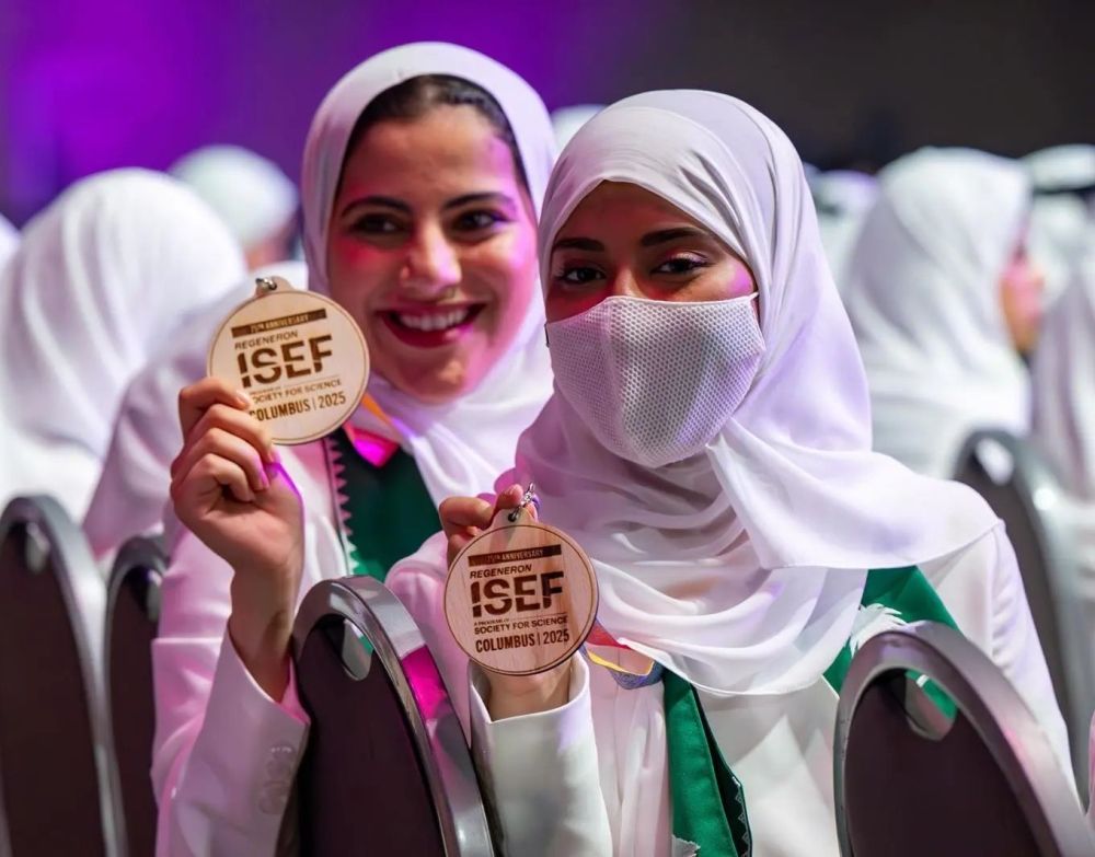 السعودية تكتسح منصة