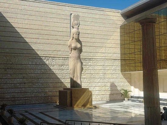 تمثال-الالهه-ايزيس-ببهو-المتحف-الرومانى--(1) تمثال-الالهه-ايزيس-ببهو-المتحف-الرومانى--(1)