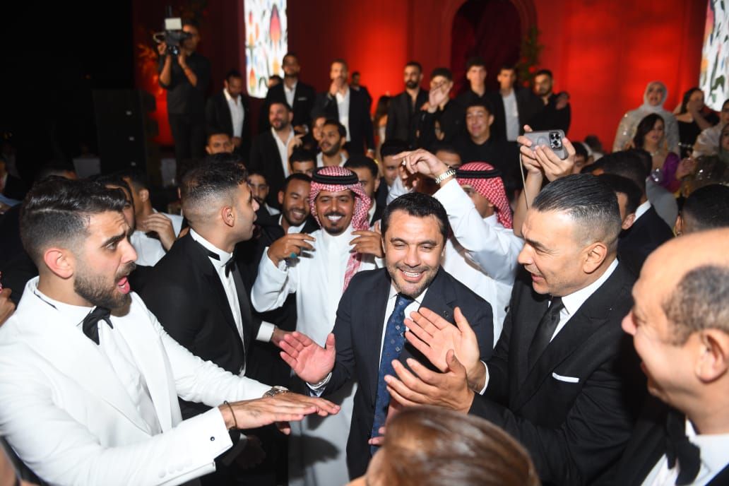 الصقر والحضرى يرقصون مع العريس الصقر والحضرى يرقصون مع العريس
