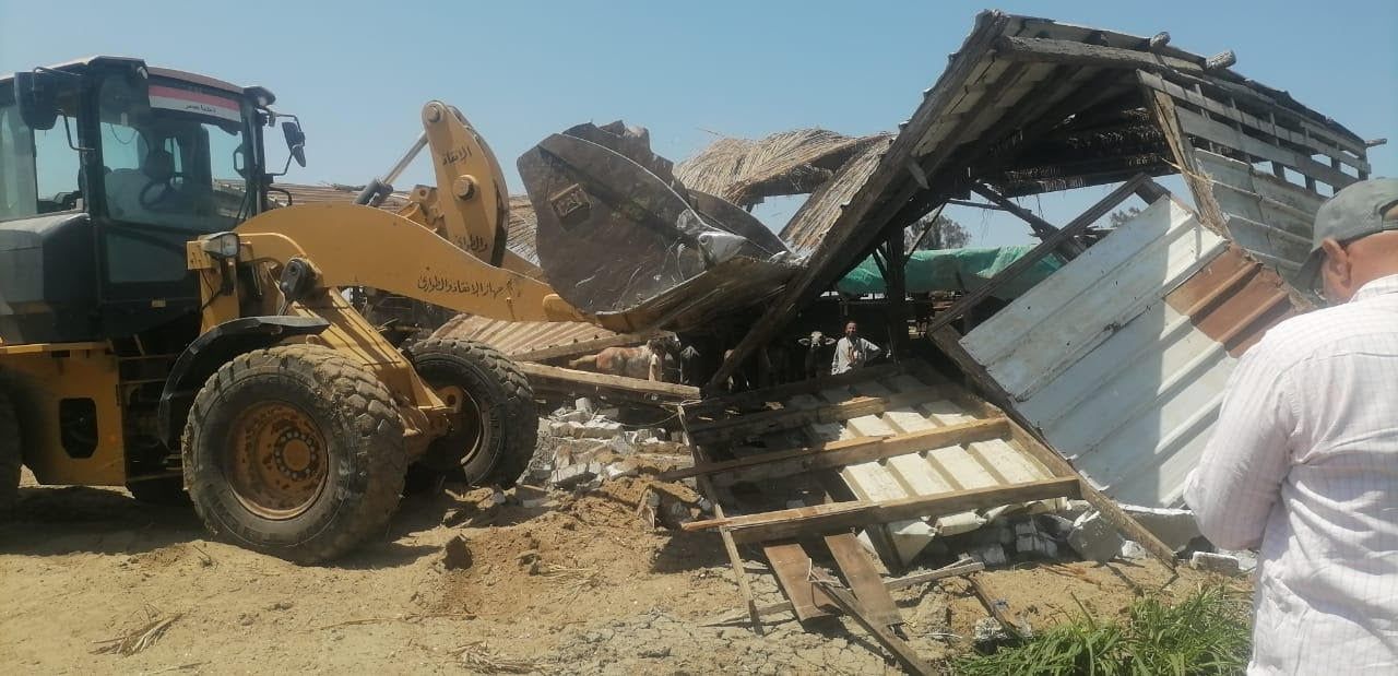 جانب من إزالة التعديات على الاراضي الزراعيه جانب من إزالة التعديات على الاراضي الزراعيه