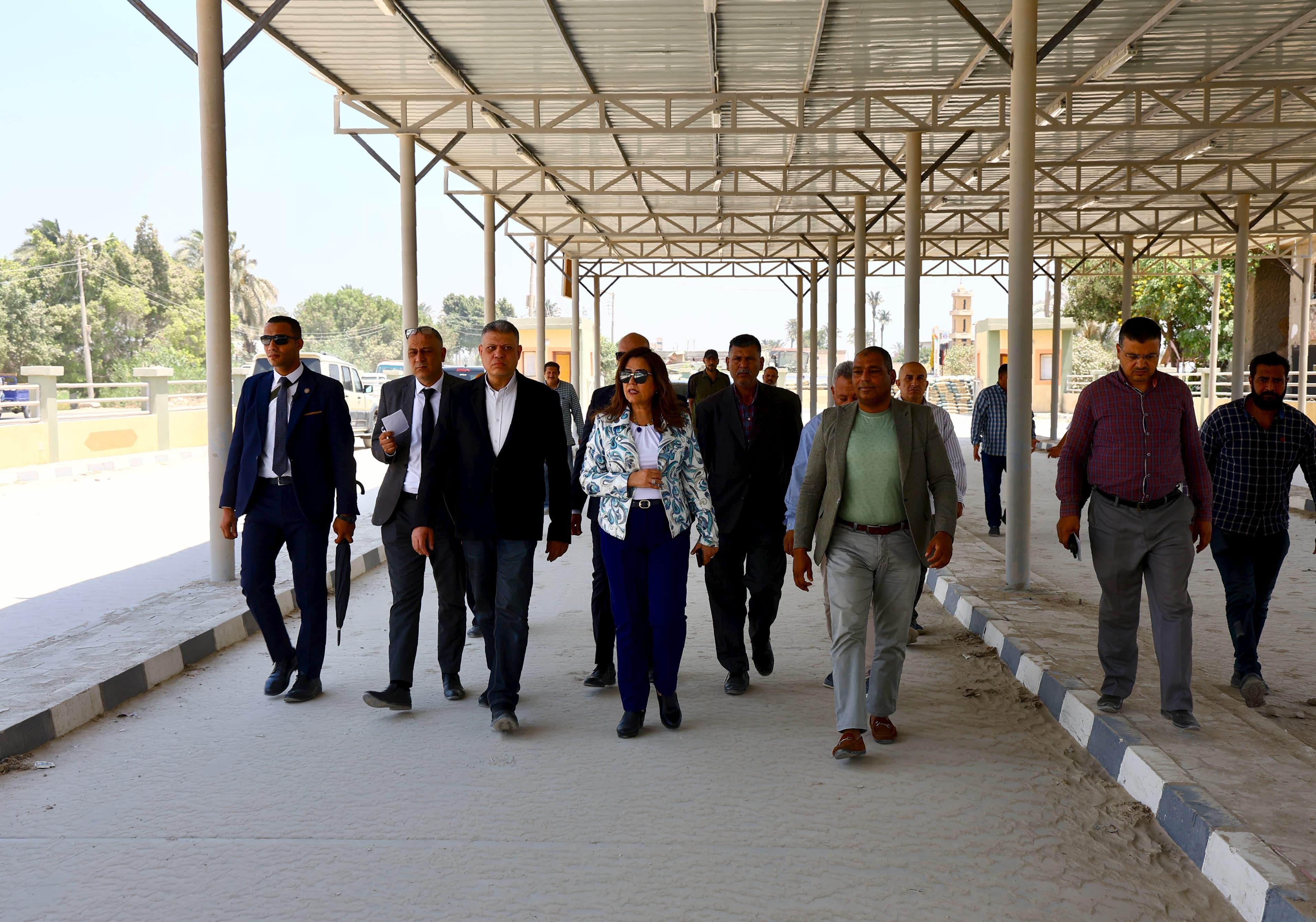 جولة وزيرة التنمية المحلية فى الصف جولة وزيرة التنمية المحلية فى الصف