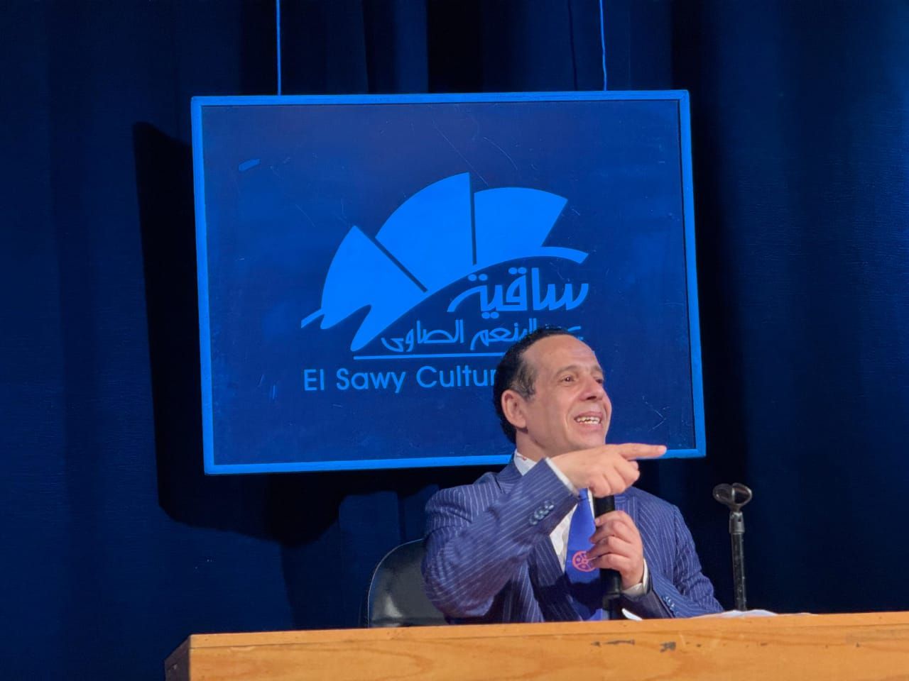 محمد ثروت يتحدث عن فلسفة الإعلام والذكاء الاصطناعى بساقية الصاوى.. صور (4) محمد ثروت يتحدث عن فلسفة الإعلام والذكاء الاصطناعى بساقية الصاوى.. صور (4)