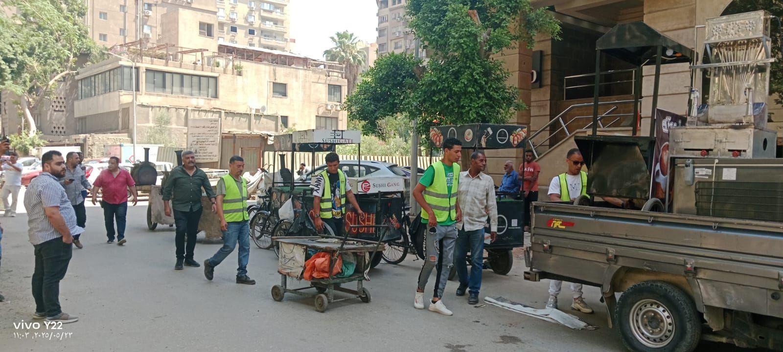 حملة لرفع الإشغالات في حي الدقي حملة لرفع الإشغالات في حي الدقي