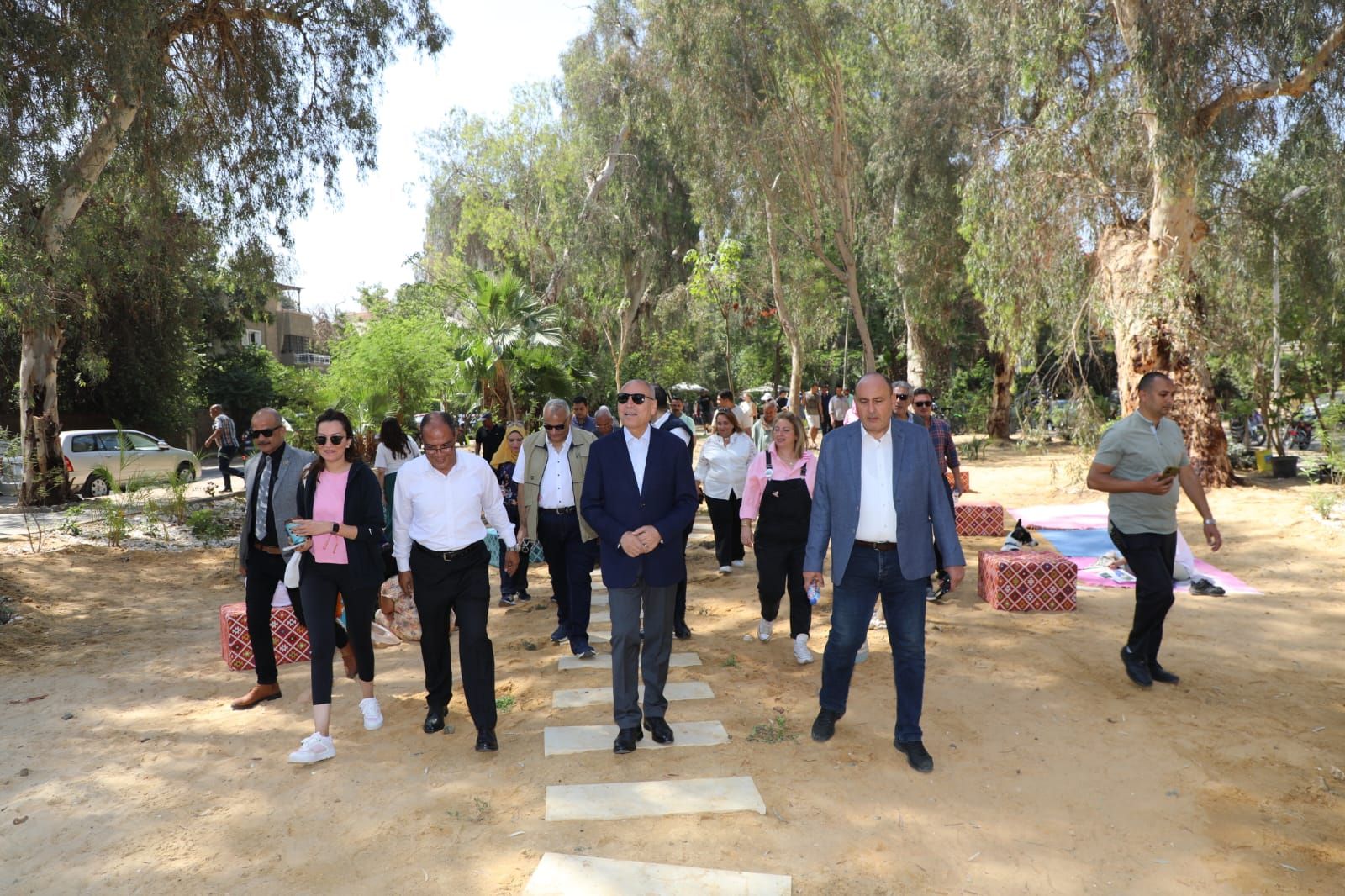 محافظ القاهرة يشارك فى احتفالية محبى الأشجار بالمعادى (1) محافظ القاهرة يشارك فى احتفالية محبى الأشجار بالمعادى (1)