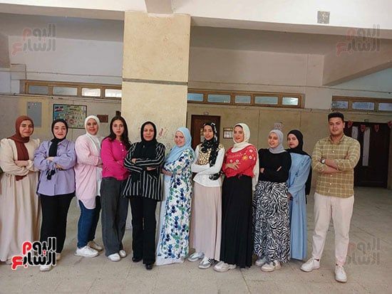 الدكتورة-المشرفة-على-الطلاب-اثناء-تنفيذ-المشروع الدكتورة-المشرفة-على-الطلاب-اثناء-تنفيذ-المشروع