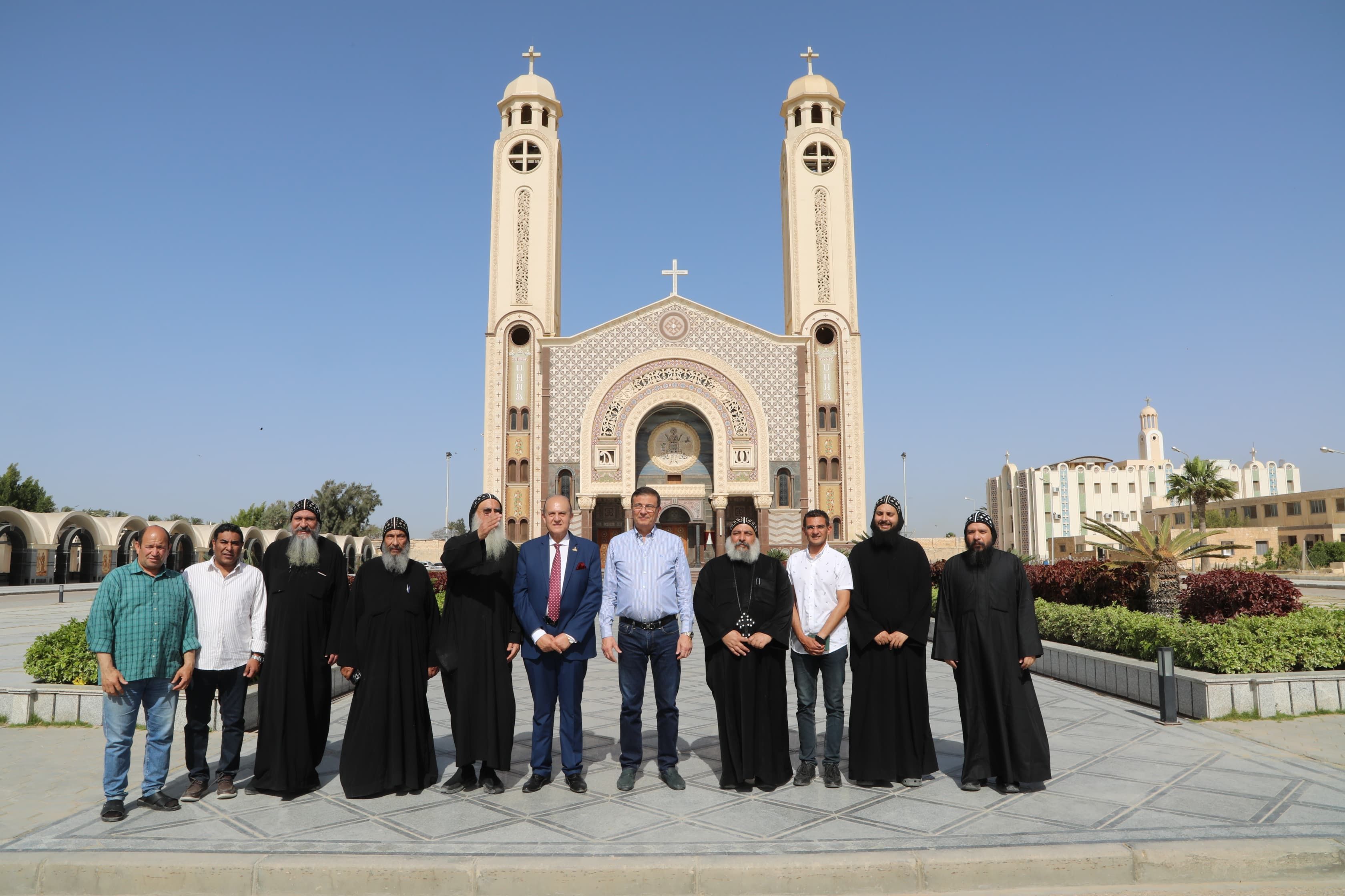 وزير الزراعة يتفقد المزارع والمشروعات الإنتاجية بدير مارمينا بالإسكندرية (15) وزير الزراعة يتفقد المزارع والمشروعات الإنتاجية بدير مارمينا بالإسكندرية (15)