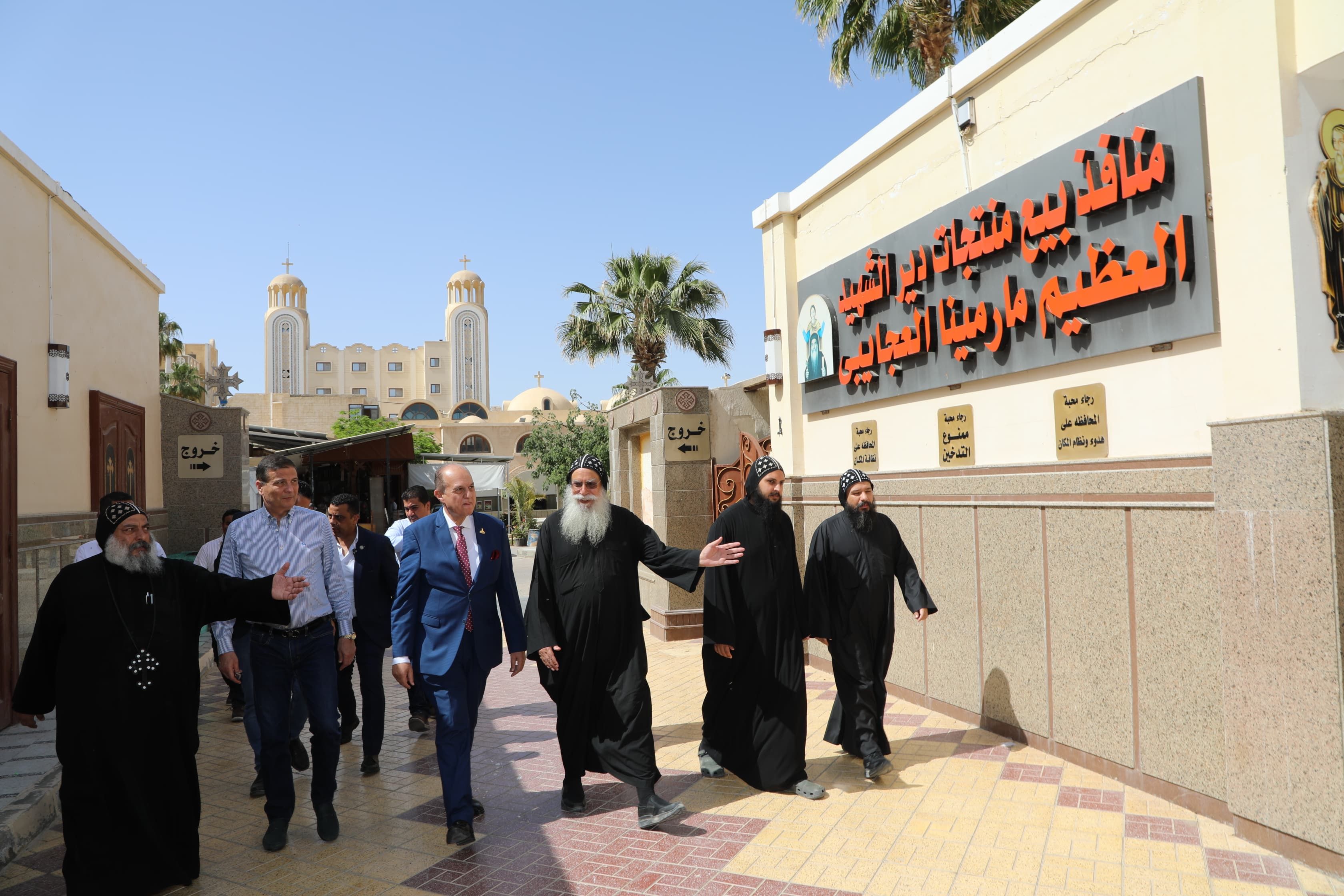 وزير الزراعة يتفقد المزارع والمشروعات الإنتاجية بدير مارمينا بالإسكندرية (13) وزير الزراعة يتفقد المزارع والمشروعات الإنتاجية بدير مارمينا بالإسكندرية (13)