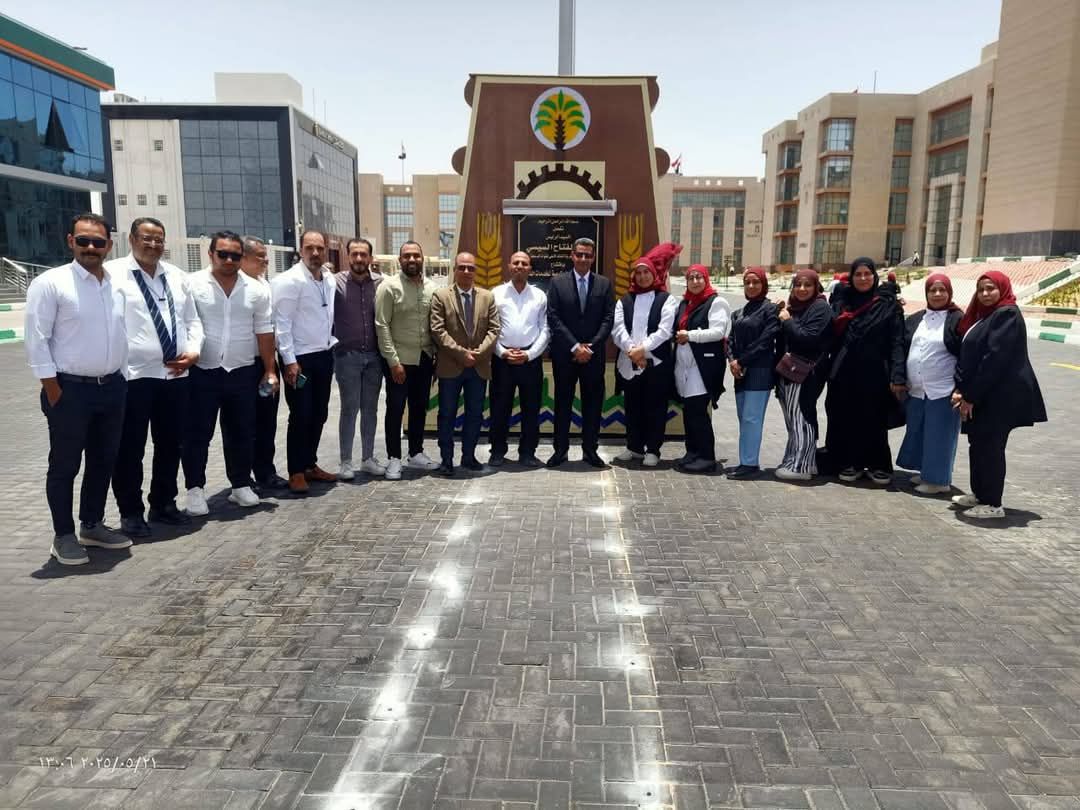 القيادات التنفيذية أثناء افتتاح المجمع الحكومى المميكن القيادات التنفيذية أثناء افتتاح المجمع الحكومى المميكن
