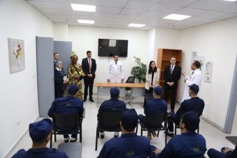 الوفد مع عدد من النزلاء الوفد مع عدد من النزلاء
