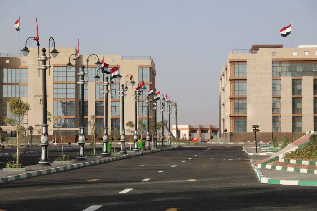 المجمع مبنى بالجهود الذاتية المجمع مبنى بالجهود الذاتية