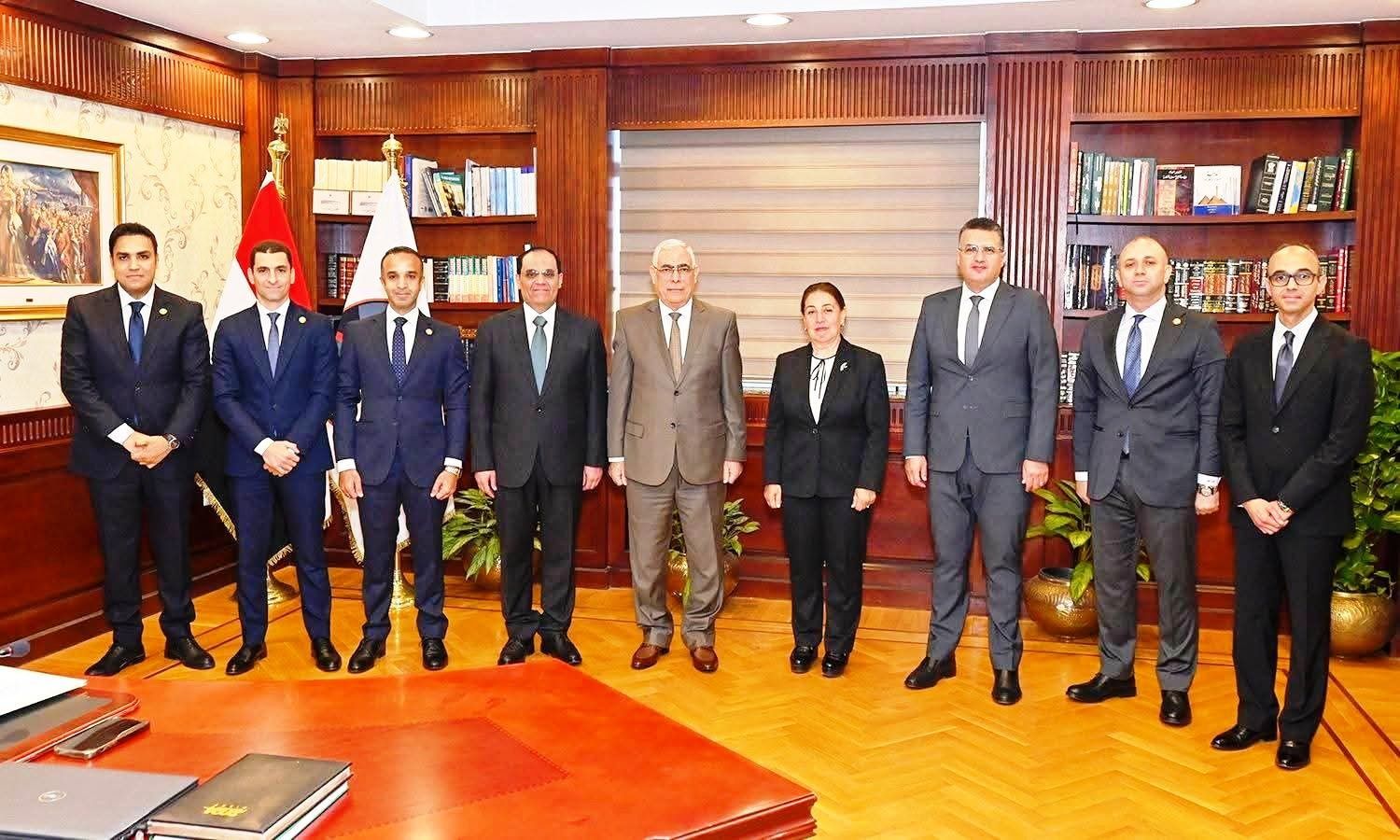 النائب العام يستقبل عددًا من رؤساء الاستئناف للنيابات المتخصصة لعرض الكشوف الانجاز (4) النائب العام يستقبل عددًا من رؤساء الاستئناف للنيابات المتخصصة لعرض الكشوف الانجاز (4)