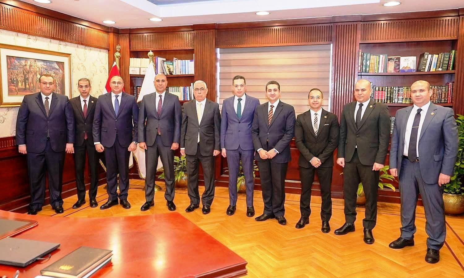 النائب العام يستقبل عددًا من رؤساء الاستئناف للنيابات المتخصصة لعرض الكشوف الانجاز (3) النائب العام يستقبل عددًا من رؤساء الاستئناف للنيابات المتخصصة لعرض الكشوف الانجاز (3)