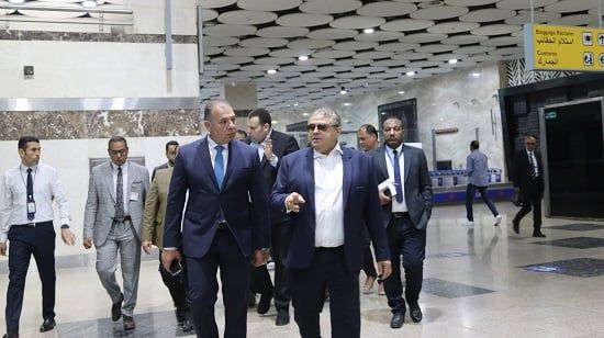 جولة تفقدية للجنة العليا للتفتيش الأمني والبيئي بمطار سفنكس الدولي (2) جولة تفقدية للجنة العليا للتفتيش الأمني والبيئي بمطار سفنكس الدولي (2)