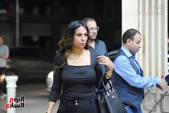 الفنانة رباب ممتار فى عزاء والد المؤلف اياد صالح الفنانة رباب ممتار فى عزاء والد المؤلف اياد صالح