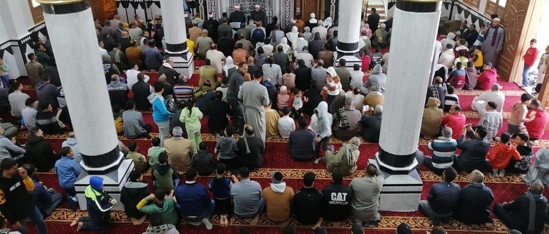 الحضور خلال افتتاح مسجد الحضور خلال افتتاح مسجد