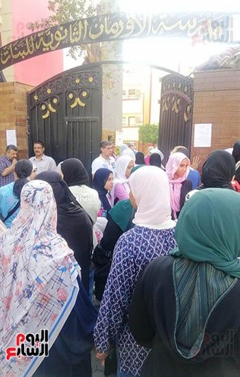 توافد طلاب الشهادة الإعدادية (4) توافد طلاب الشهادة الإعدادية (4)