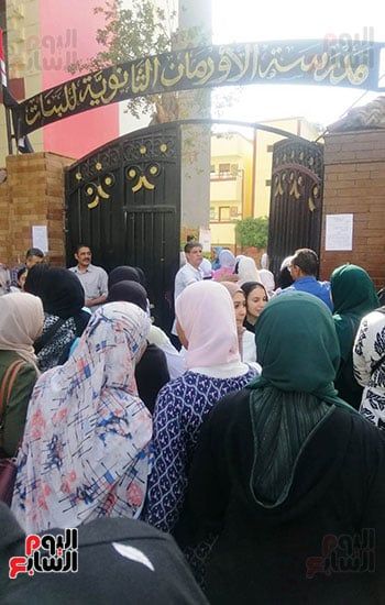 توافد طلاب الشهادة الإعدادية (3) توافد طلاب الشهادة الإعدادية (3)