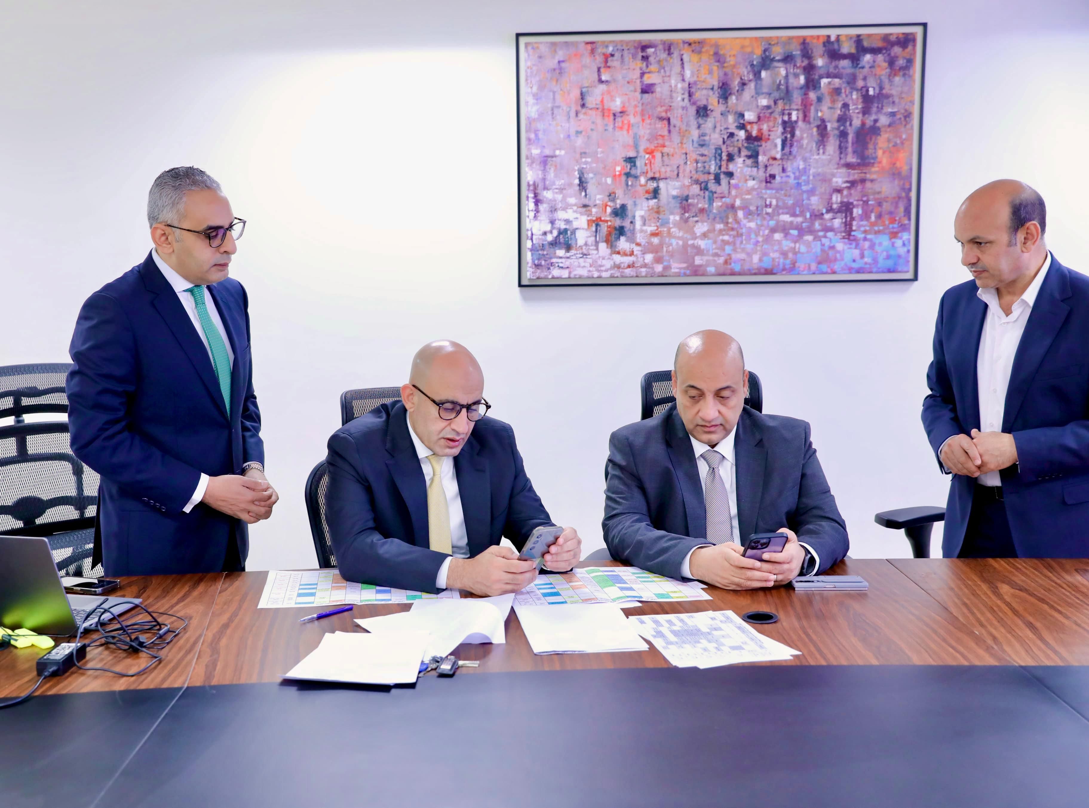 تفقد الوزير محمد عبد اللطيف غرفة عمليات امتحانات الشهادة الإعدادية تفقد الوزير محمد عبد اللطيف غرفة عمليات امتحانات الشهادة الإعدادية