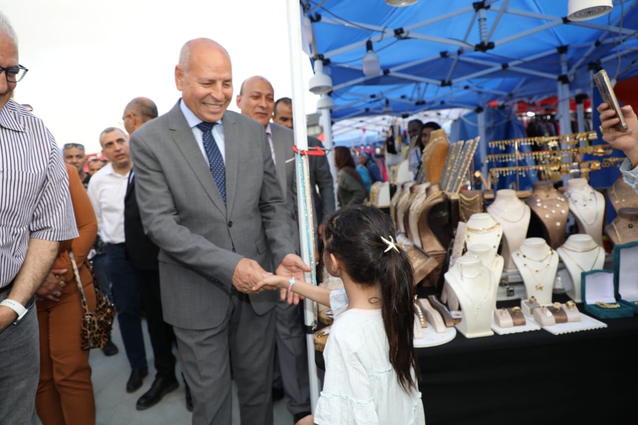محافظ القاهرة خلال المعرض