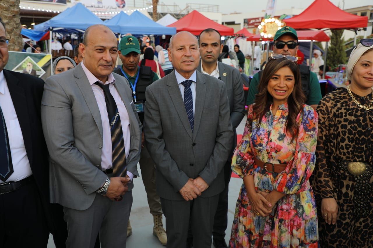 جولة المحافظ