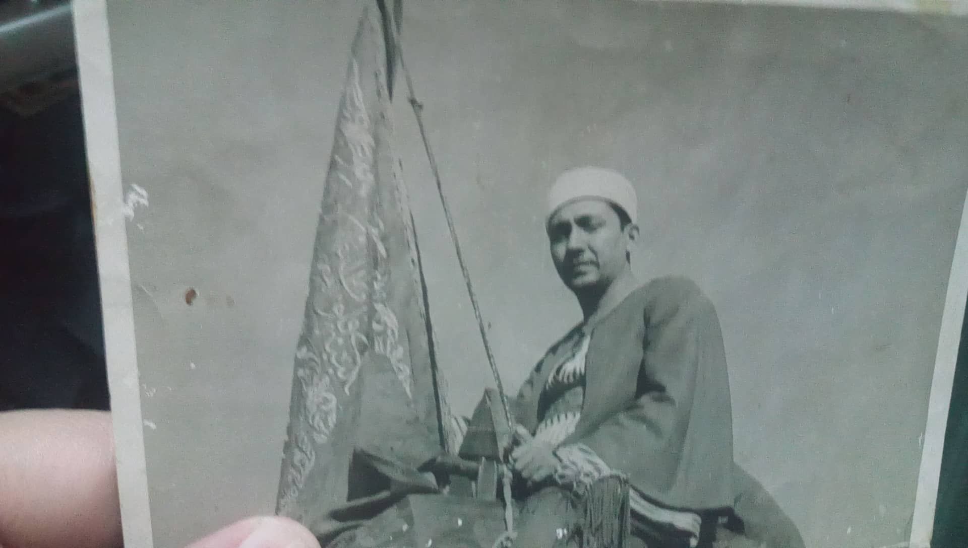 صورة قديمة لآخر من حمل لواء المحمل صورة قديمة لآخر من حمل لواء المحمل