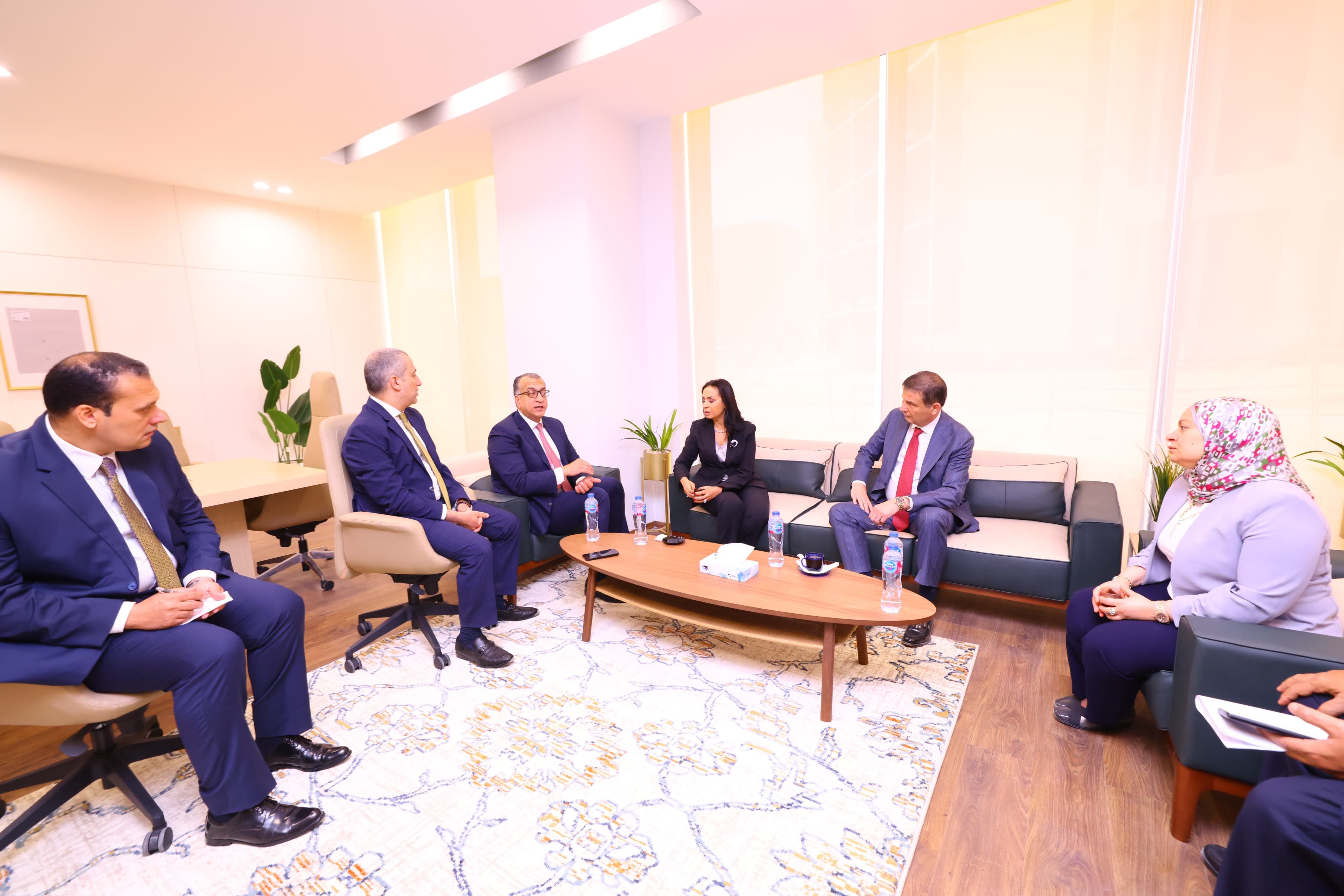 وزيرا التضامن والزراعة يتفقدان مقر البنك الزراعي المصري بالعاصمة الإدارية الجديدة وزيرا التضامن والزراعة يتفقدان مقر البنك الزراعي المصري بالعاصمة الإدارية الجديدة