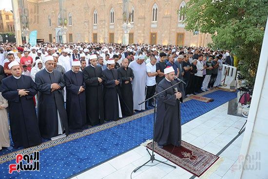 صلاة العيد من مسجد الحسين (2) صلاة العيد من مسجد الحسين (2)