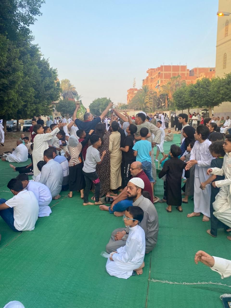 فرحة العيد تملأ ساحة الرضوان بمدينة السلام (10) فرحة العيد تملأ ساحة الرضوان بمدينة السلام (10)
