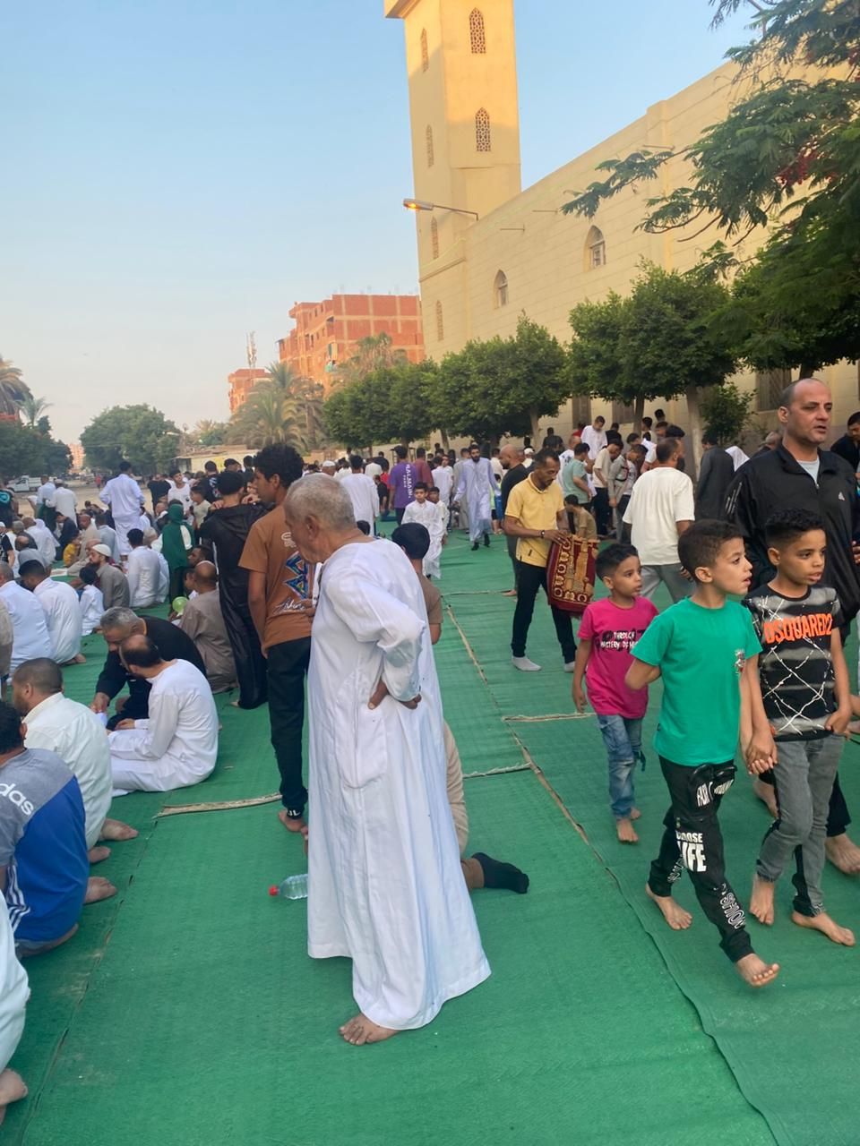 فرحة العيد تملأ ساحة الرضوان بمدينة السلام (21) فرحة العيد تملأ ساحة الرضوان بمدينة السلام (21)