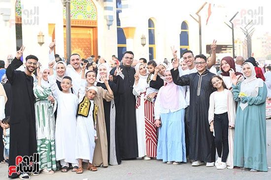 العائلات فى صلاة العيد العائلات فى صلاة العيد