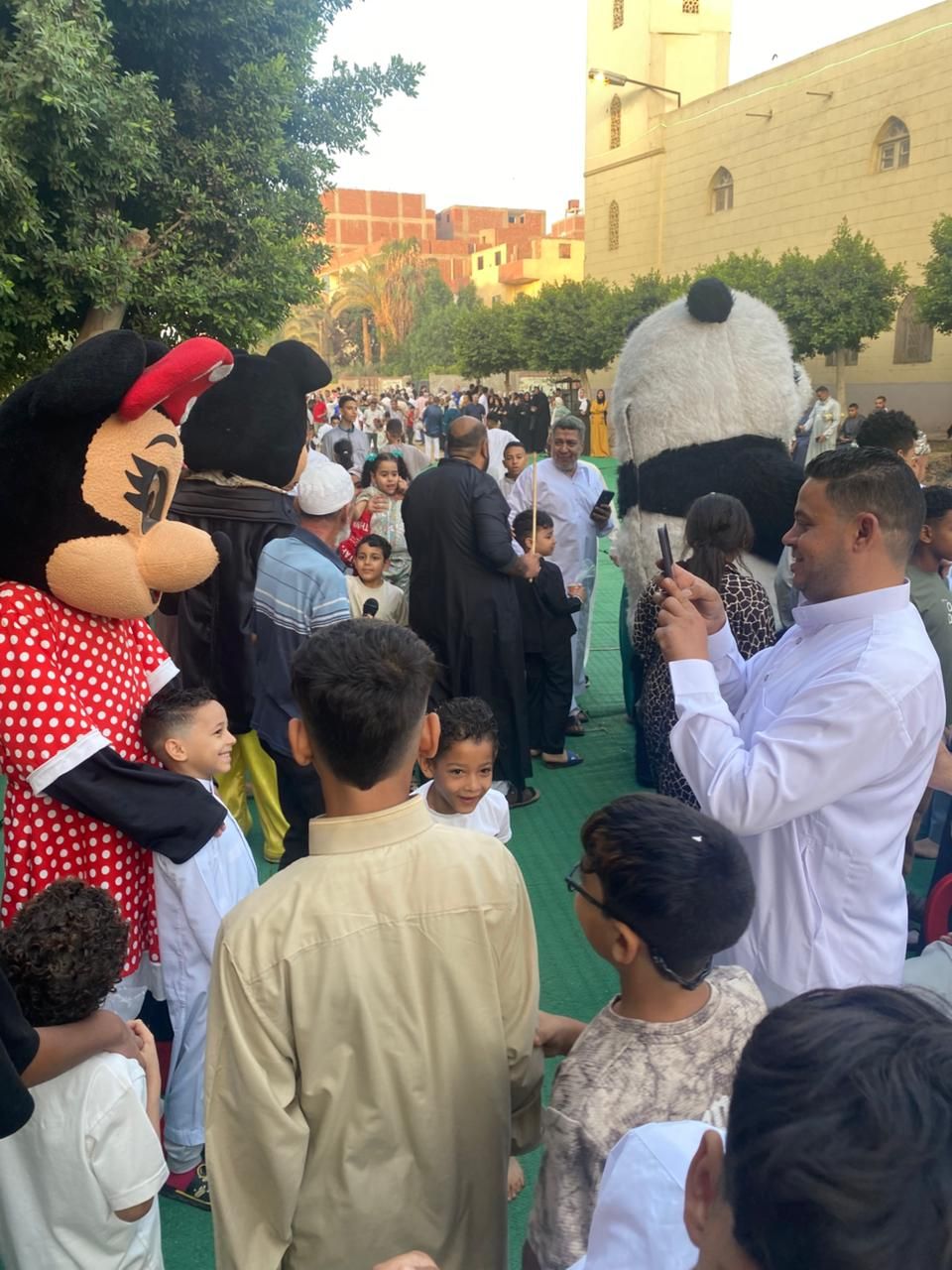 فرحة العيد تملأ ساحة الرضوان بمدينة السلام (3) فرحة العيد تملأ ساحة الرضوان بمدينة السلام (3)