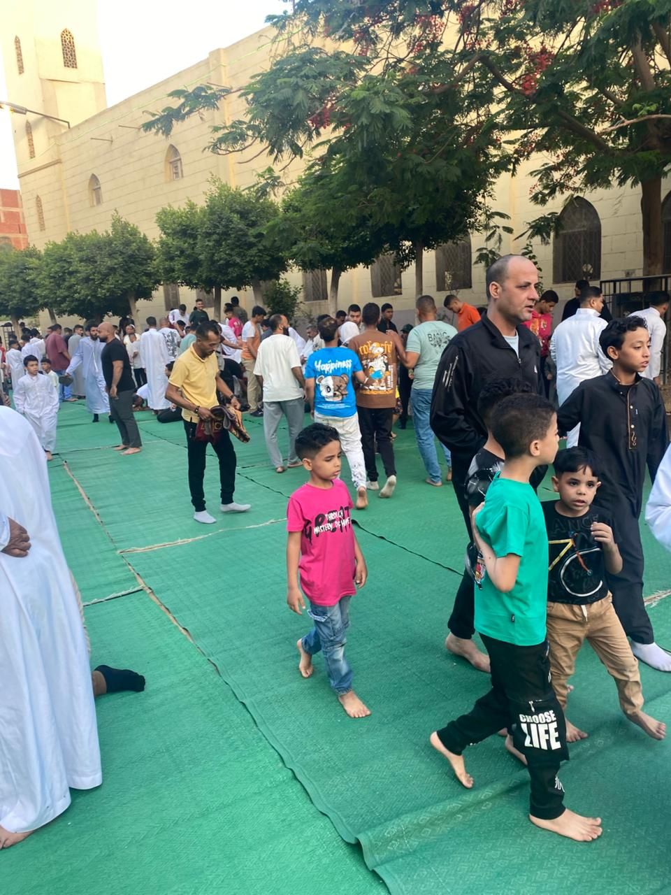فرحة العيد تملأ ساحة الرضوان بمدينة السلام (22) فرحة العيد تملأ ساحة الرضوان بمدينة السلام (22)