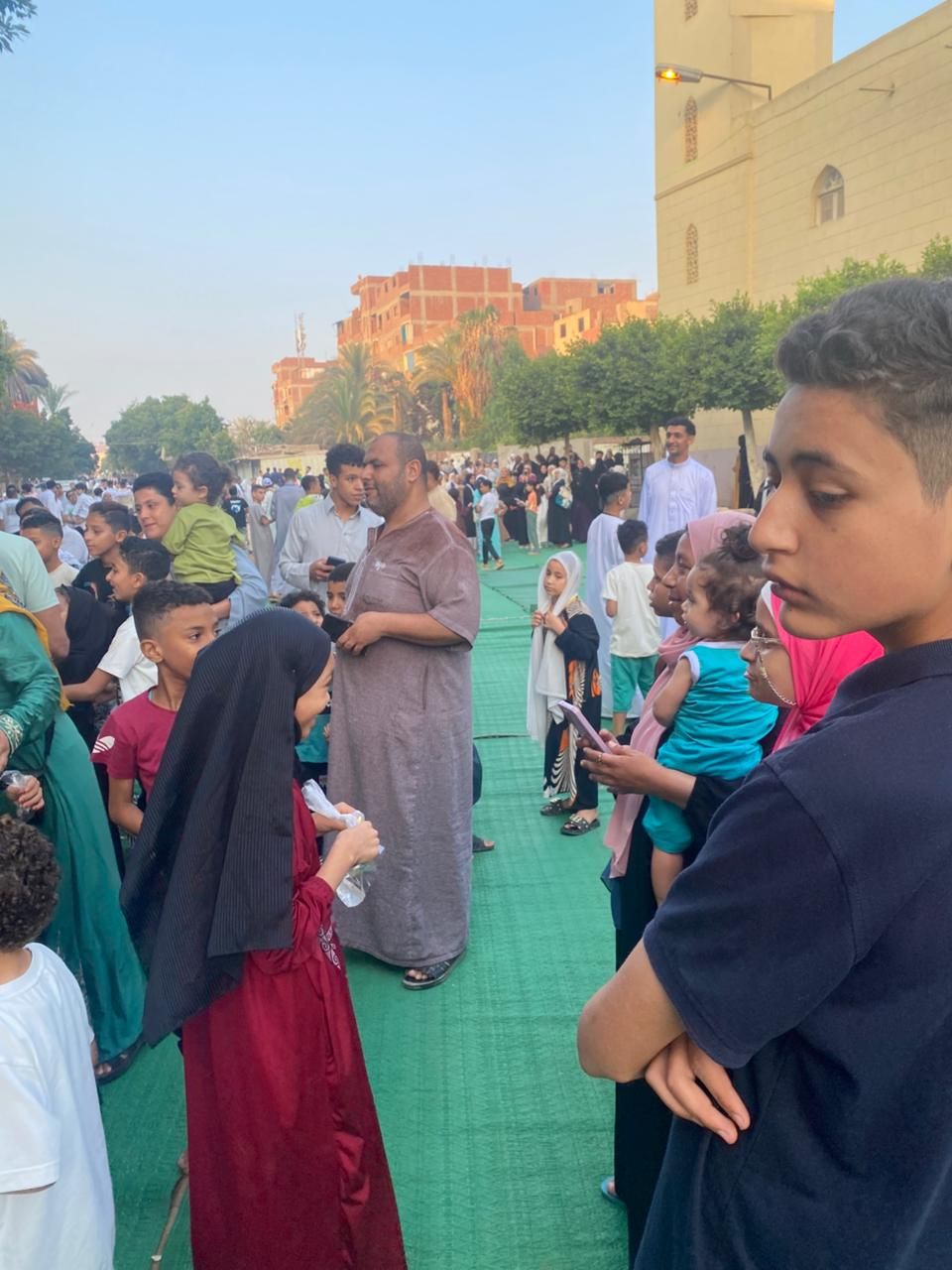 فرحة العيد تملأ ساحة الرضوان بمدينة السلام (12) فرحة العيد تملأ ساحة الرضوان بمدينة السلام (12)