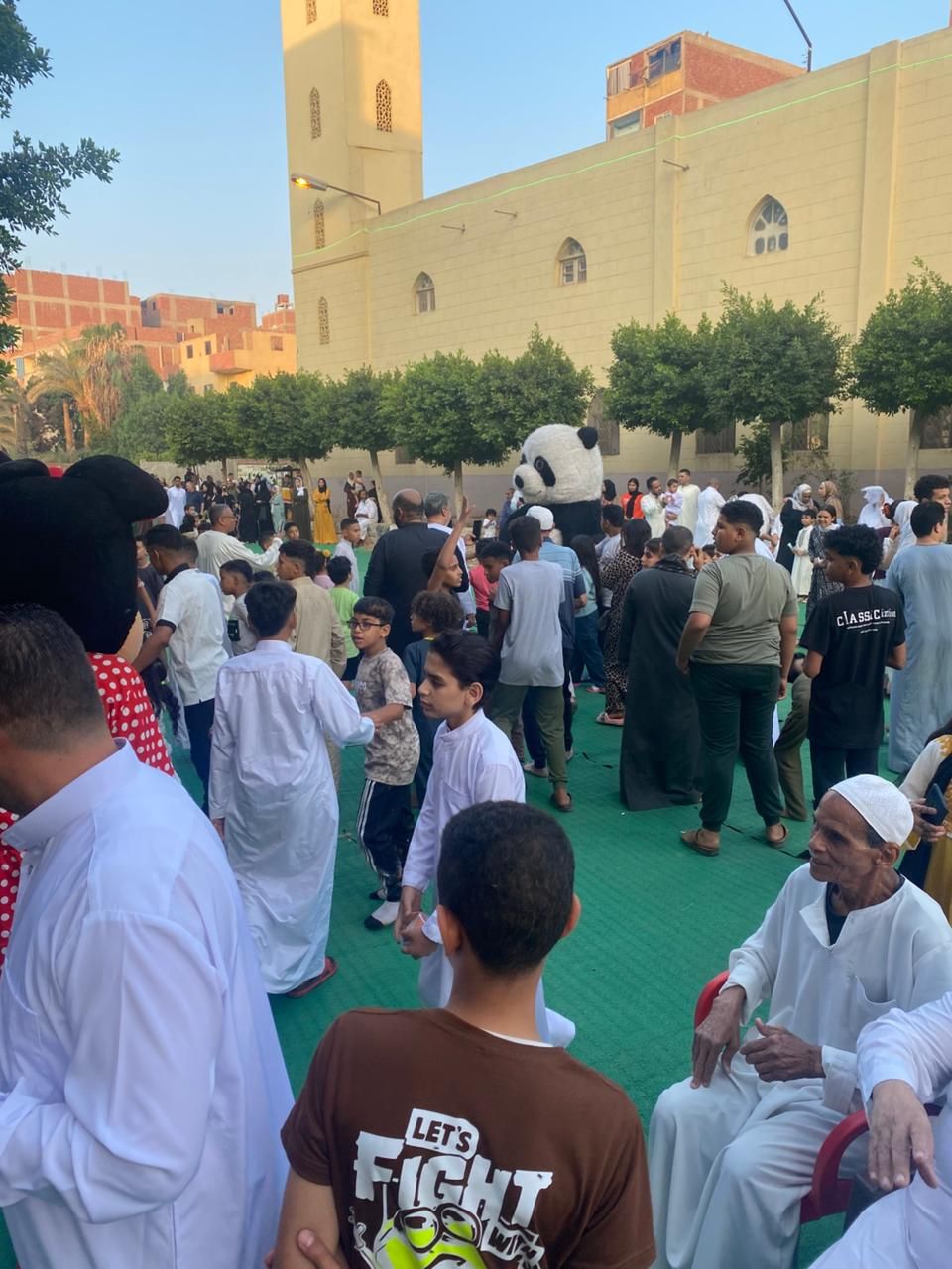 فرحة العيد تملأ ساحة الرضوان بمدينة السلام (6) فرحة العيد تملأ ساحة الرضوان بمدينة السلام (6)