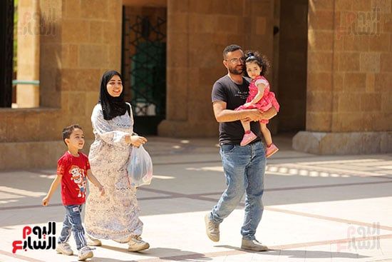 الكبار والأطفال فى حديقة الأزهر الكبار والأطفال فى حديقة الأزهر