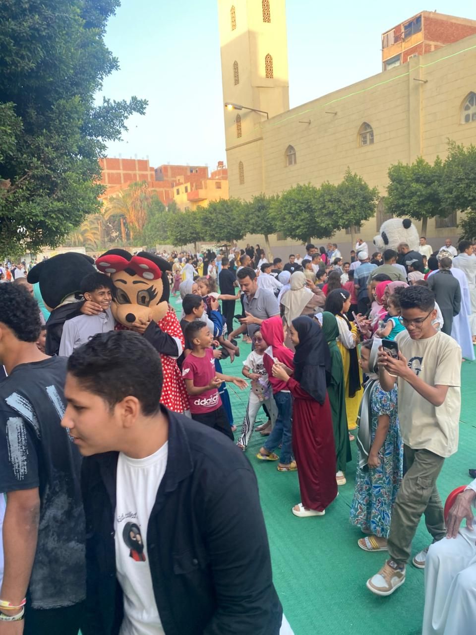 فرحة العيد تملأ ساحة الرضوان بمدينة السلام (19) فرحة العيد تملأ ساحة الرضوان بمدينة السلام (19)