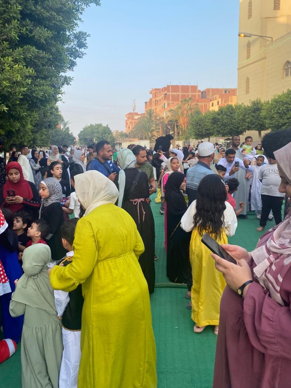 فرحة العيد تملأ ساحة الرضوان بمدينة السلام (1) فرحة العيد تملأ ساحة الرضوان بمدينة السلام (1)