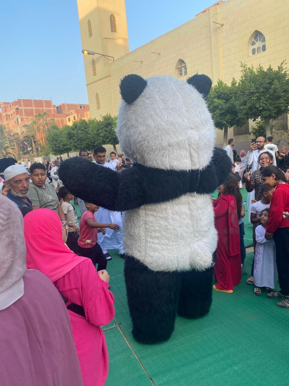 فرحة العيد تملأ ساحة الرضوان بمدينة السلام (2) فرحة العيد تملأ ساحة الرضوان بمدينة السلام (2)