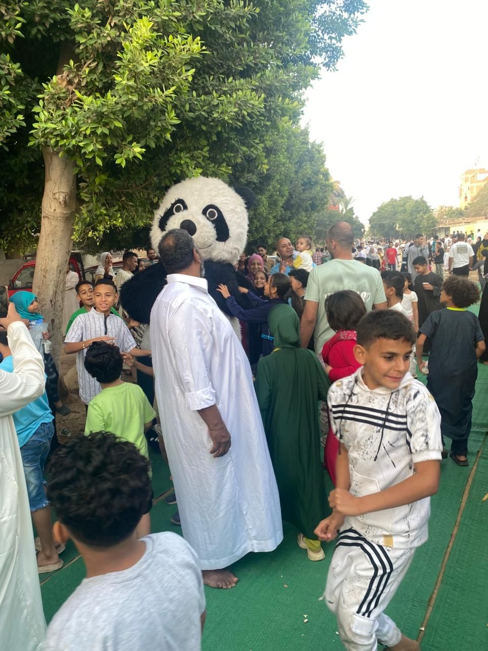 فرحة العيد تملأ ساحة الرضوان بمدينة السلام (16) فرحة العيد تملأ ساحة الرضوان بمدينة السلام (16)