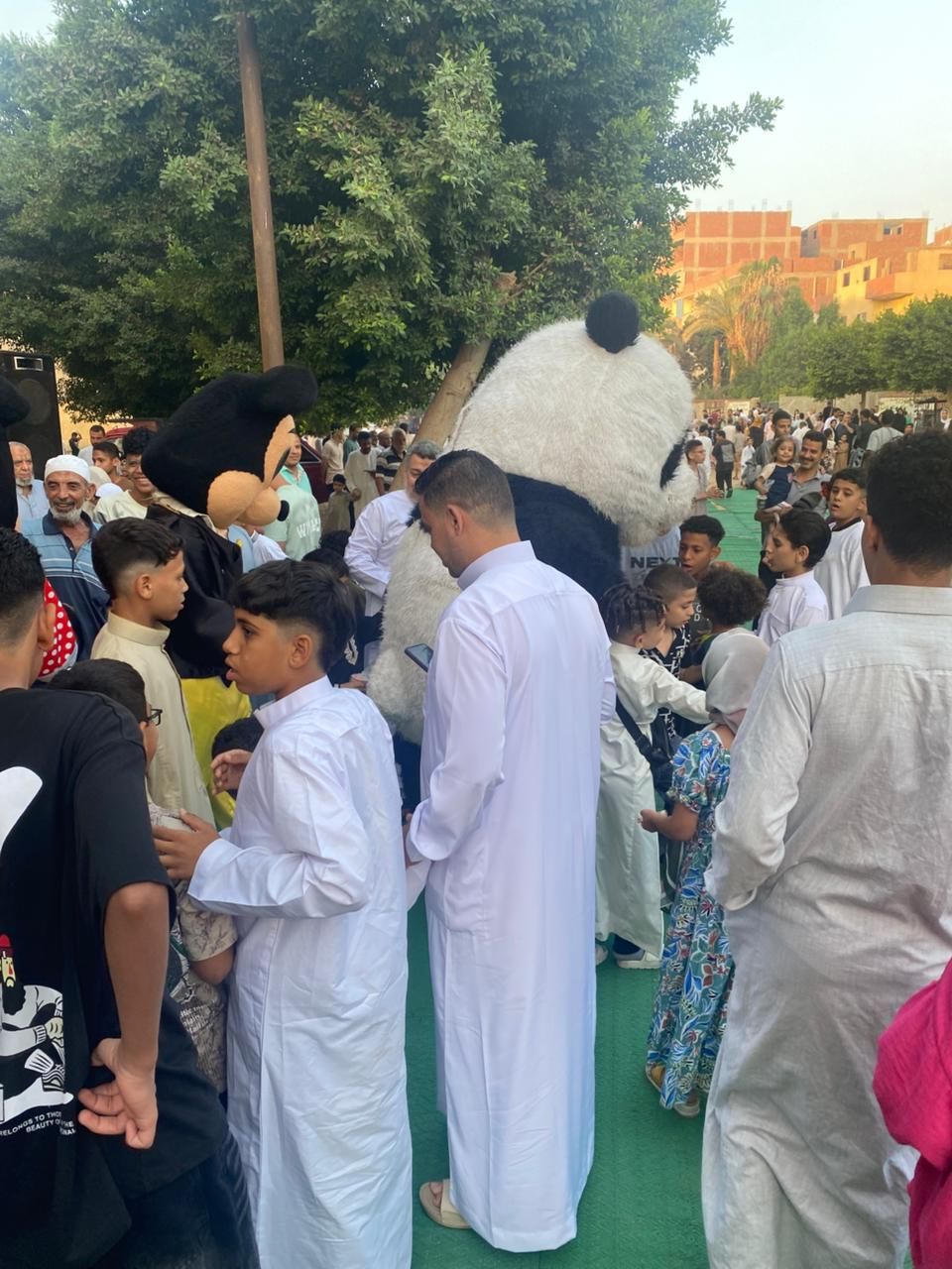 فرحة العيد تملأ ساحة الرضوان بمدينة السلام (2) فرحة العيد تملأ ساحة الرضوان بمدينة السلام (2)