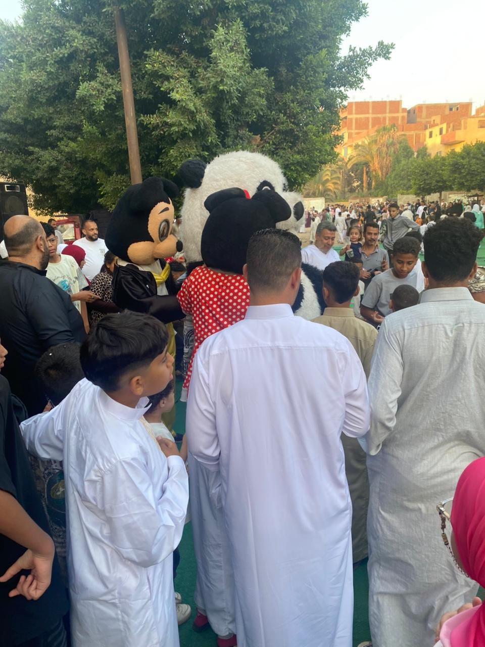 فرحة العيد تملأ ساحة الرضوان بمدينة السلام (4) فرحة العيد تملأ ساحة الرضوان بمدينة السلام (4)