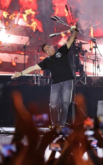 حكيم في مهرجان أوسلو (7) حكيم في مهرجان أوسلو (7)