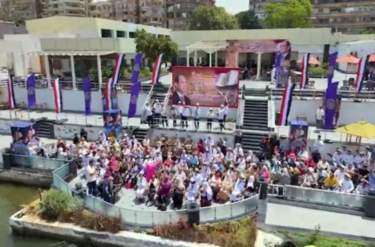 الاحتفال مع كبار السن (14) الاحتفال مع كبار السن (14)