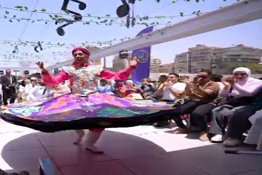 الاحتفال مع كبار السن (13) الاحتفال مع كبار السن (13)