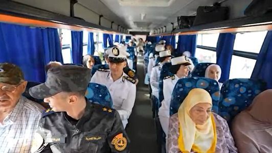 الاحتفال مع كبار السن (7) الاحتفال مع كبار السن (7)