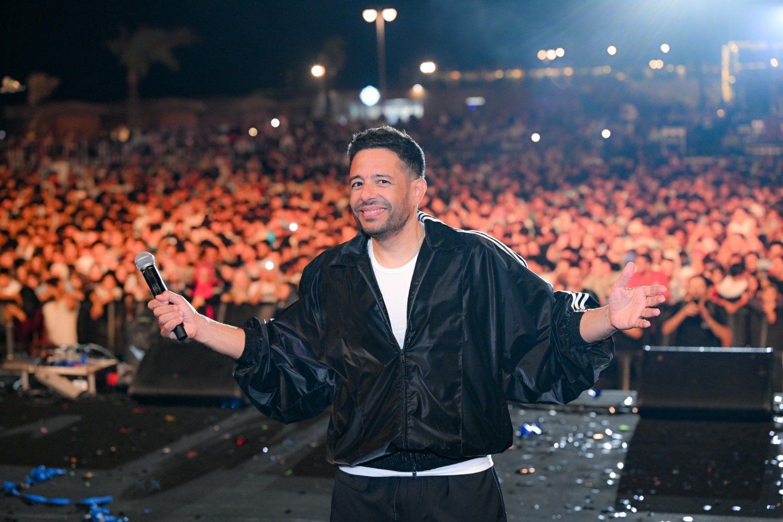 حماقي يتألق بأضخم حفلات عيد الأضحى على شاطئ المنصورة الجديدة (1) حماقي يتألق بأضخم حفلات عيد الأضحى على شاطئ المنصورة الجديدة (1)