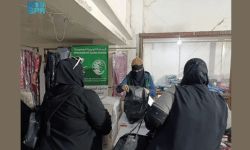مركز الملك سلمان يوزع 139 قطعة ملابس