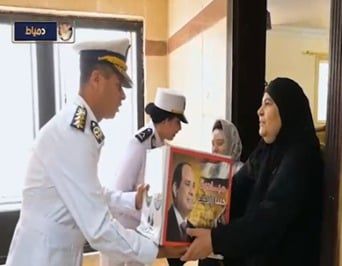 الداخلية ترسم البسمة على وجوه الأسر الأكثر احتياجا (6) الداخلية ترسم البسمة على وجوه الأسر الأكثر احتياجا (6)