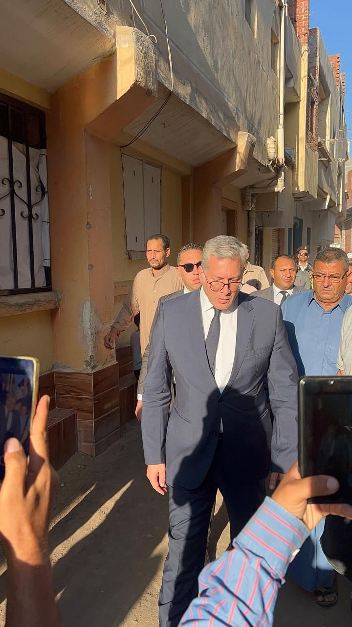 وصول وزير البتزول لتقديم واجب العزاء وصول وزير البتزول لتقديم واجب العزاء